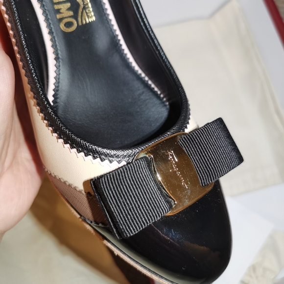 Authentic Salvatore Ferragamo - Picture 9 of 10
